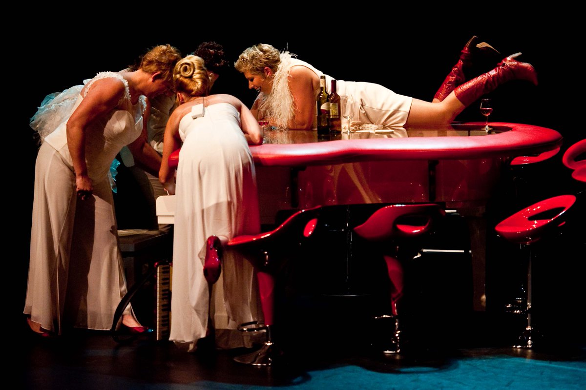 Gemist, wilde ik altijd al zien, nog een keer genieten? A.s. zaterdag 'Niks meer aan doen' in <a href="/huisvanpuck/">Huis van Puck</a> Arnhem!