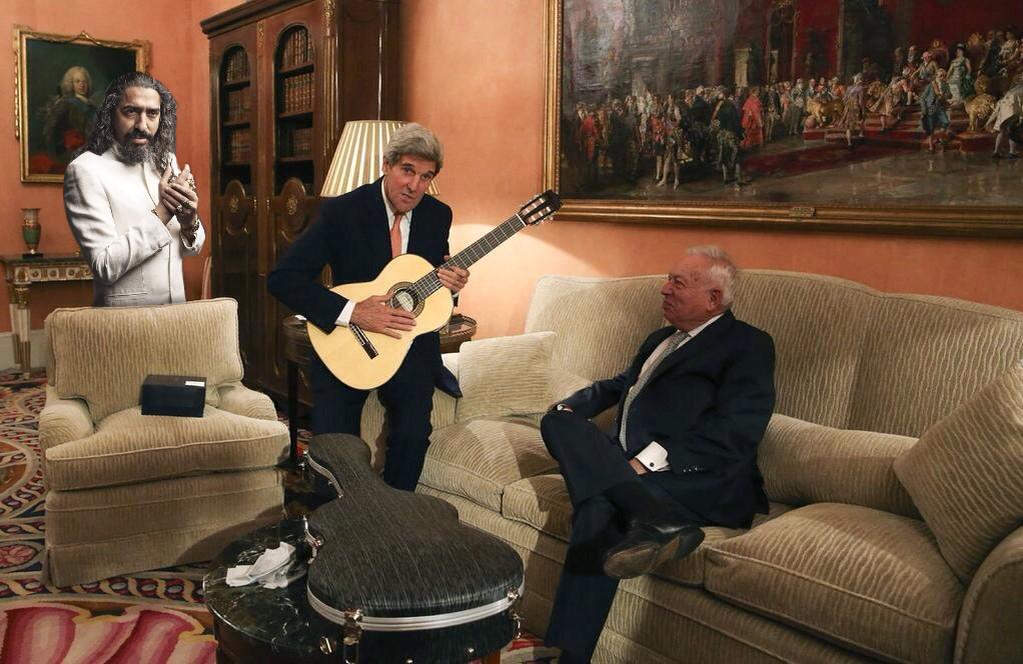 Fotos: La guitarra que Margallo le regaló a Kerry revoluciona la Red en forma de memes CRoNh0uWoAAKIbe