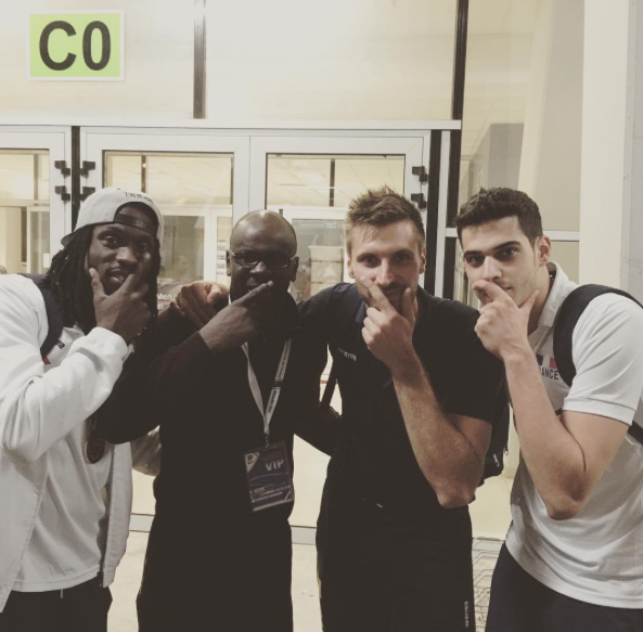 AntoninRouzier's tweet photo. Merci à Lilian Thuram de nous avoir supporté aujourd'hui fffootball #TeamYavbou http://t.co/jn3BcfUNiM