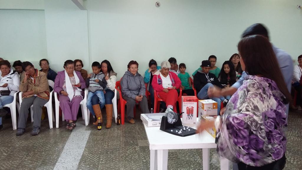 BogotaParticipa's tweet photo. Con bailes, rana, tejo y bingo, Miscelánea JAC Alqueria la Fragua hace su actividad de #participación #IdpacPresente http://t.co/weKIPm4Kvo