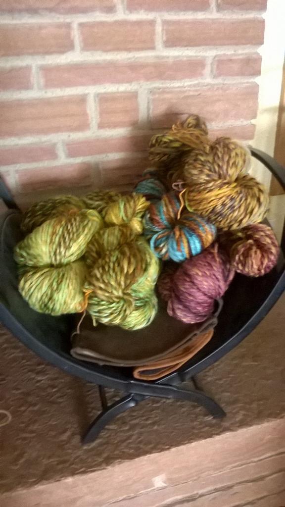 knitcandi's tweet image. It&apos;s time to wash the yarn. #spinnerproblems