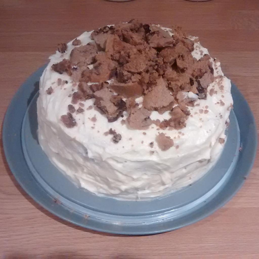 dadbakes's tweet image. Woohoo, here's my version of @hummingbbakery's Cookie Crumble Cake! 🍫🍪🍰 #baking