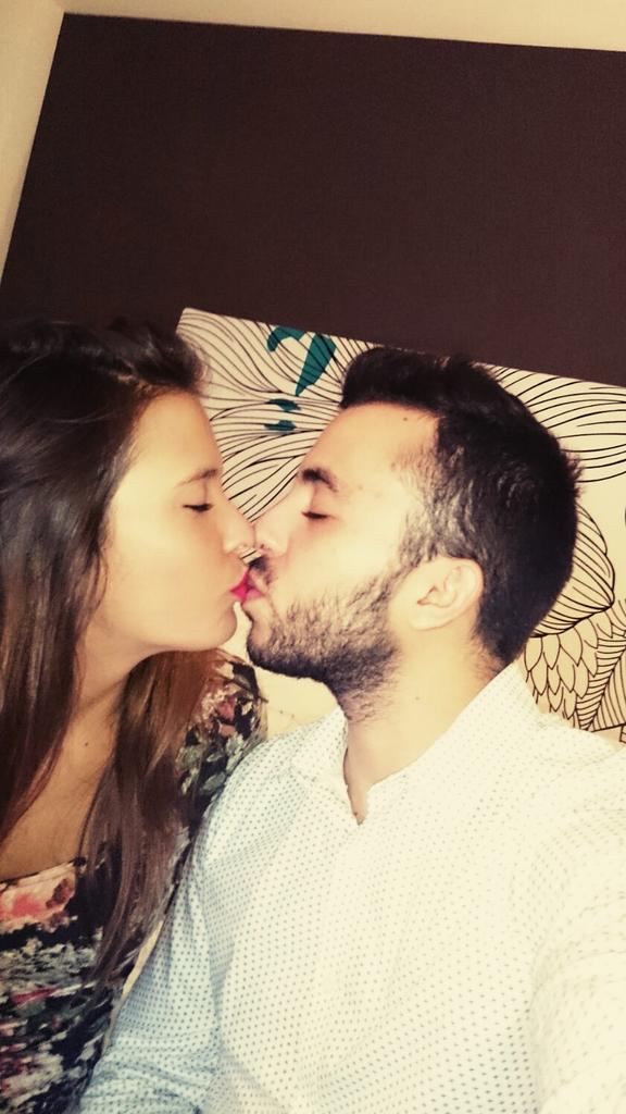 selenaloro's tweet photo. Lo amooo sii y mucho. Eres mi mejor casualidad... Te adoro mi vida http://t.co/RAMNKl69MO
