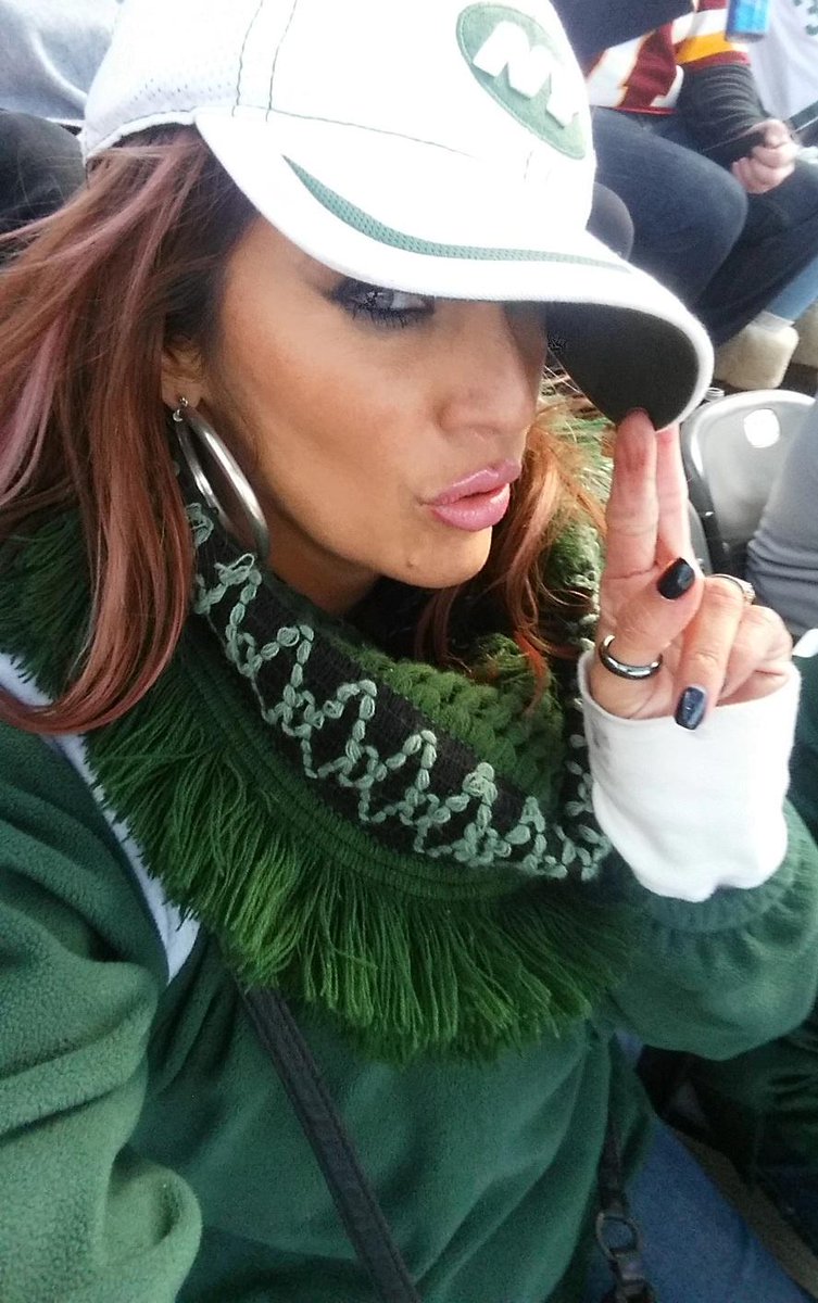 Sandra_ala_mode's tweet photo. All about the Jet game today #jets #jetgame #jetfan #football #metlifestadium #tailgating #freespirit #mylife http://t.co/7f2CFWnfYU