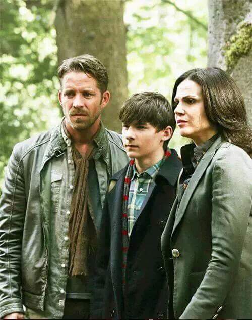 daisrms's tweet photo. #OutlawQueenIsLife and HoodMillsFamily too http://t.co/k6a24tXuGV