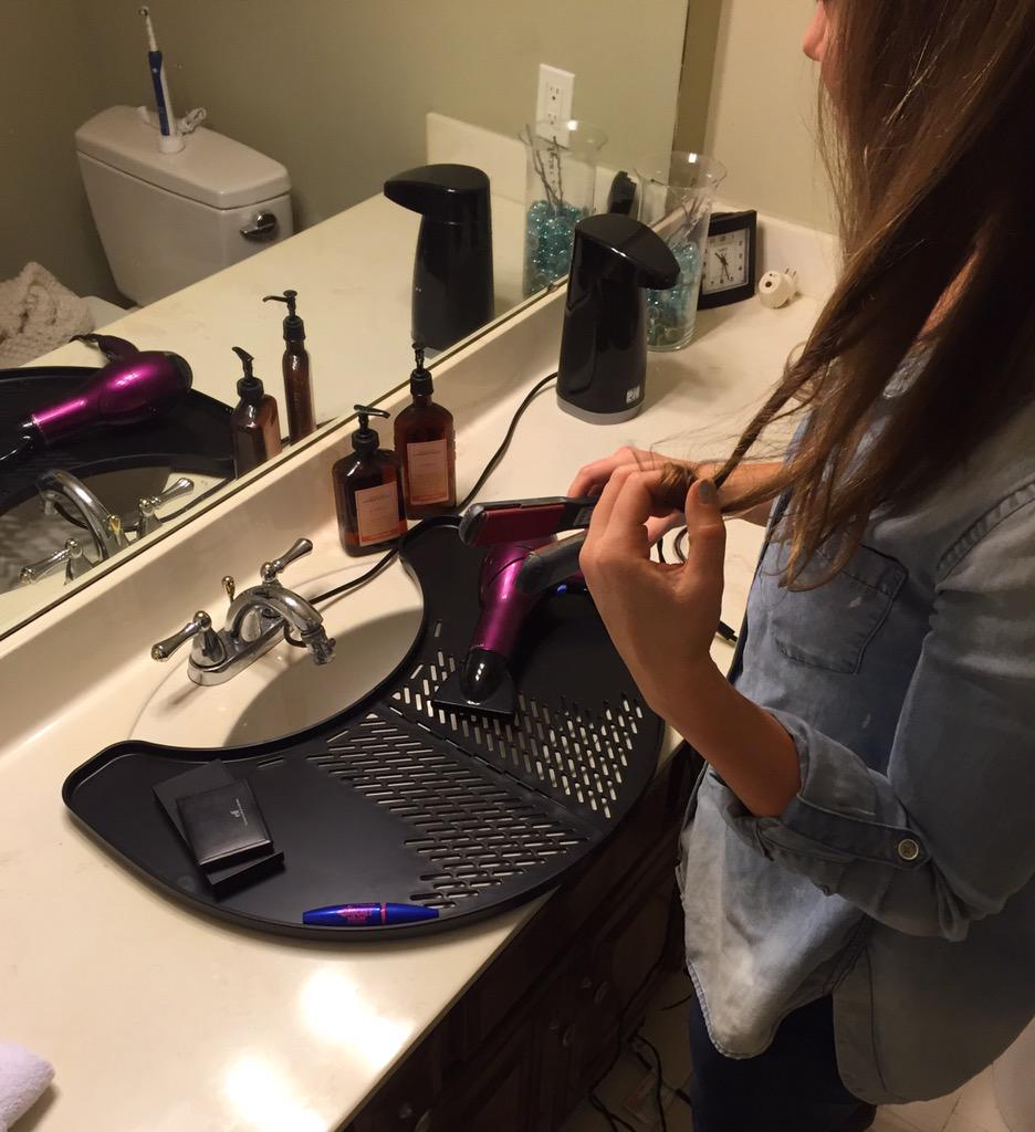 StylePro31's tweet image. The Smart Sink Tray conveniently allows 4 your appliances/makeup to be directly in front of you while you get ready