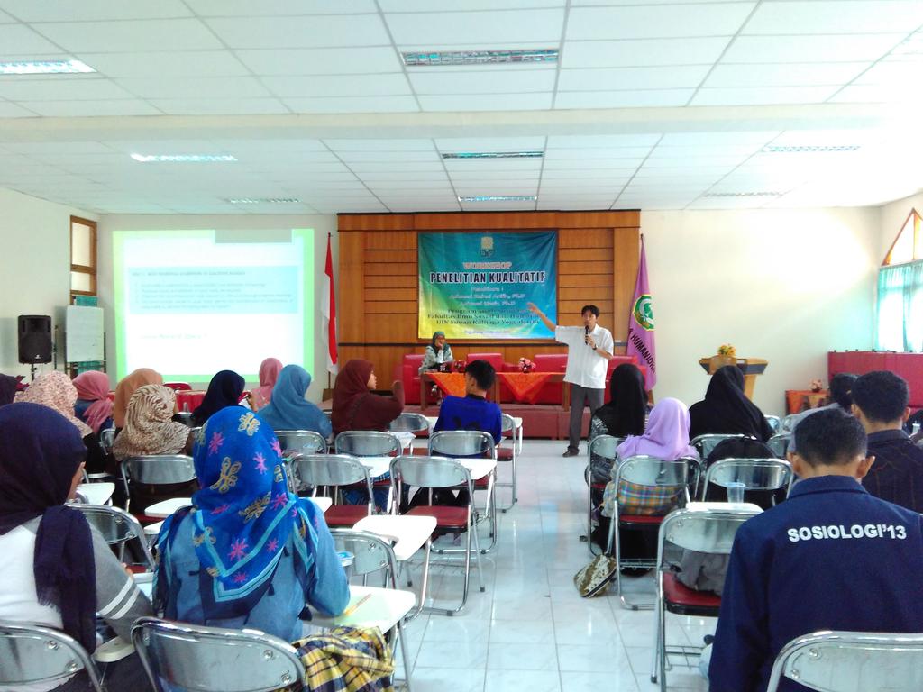 Hari ini <a href="/fishumuinsuka/">fishumuinsuka</a> <a href="/UINSK/">UIN Sunan Kalijaga</a> . Workshop Penelitian Kualitatif...