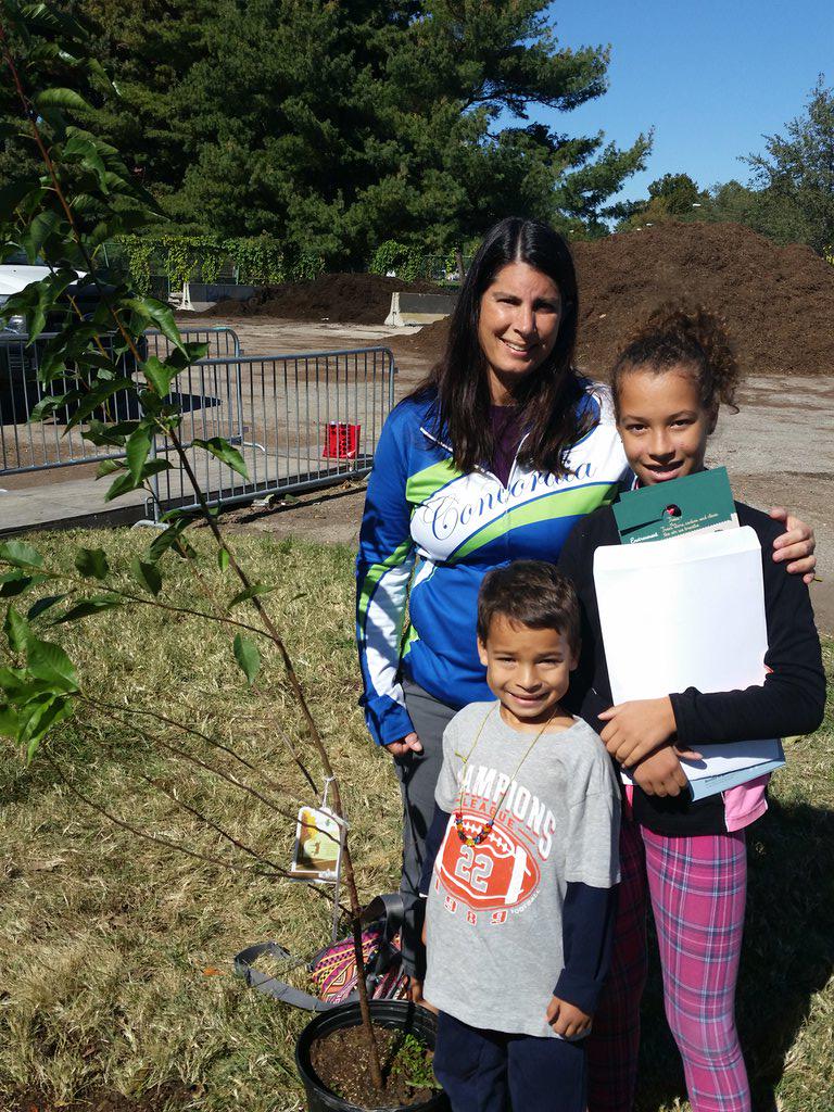 BermanLisa's tweet image. Can&apos;t wait to plant this tree tomorrow that we got from #Plant4PeaceSTL for Holly&apos;s #RandomActsOfKindness project.