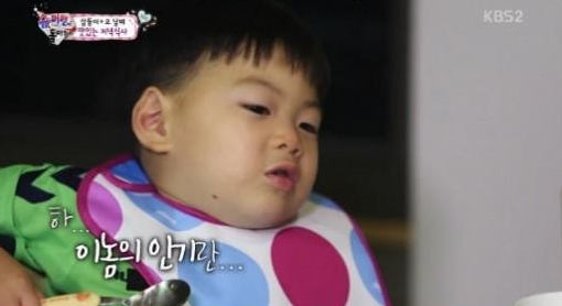soompi's tweet photo. Manse Is Popular With the Ladies And He Absolutely Knows It http://t.co/yFAplWk3iK #ICYMI http://t.co/FuqqWigUKH