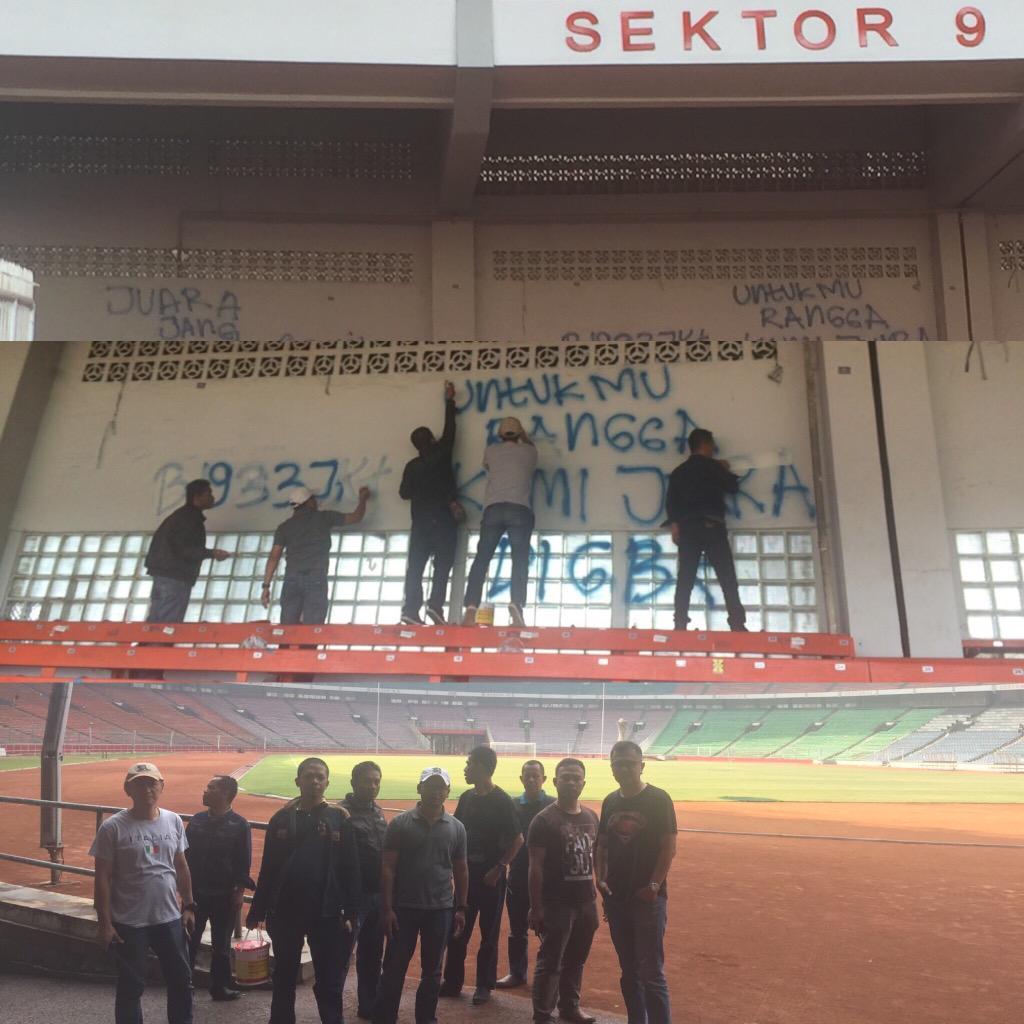 Via <a href="/ngacakbgl/">randy kusumaatmadja</a> : Pembersihan area dalam tribun GBK oleh tim <a href="/bagumpalpemkotb/">Bagumpal Pemkot Bdg</a> , #2 <a href="/ridwankamil/">Ridwan Kamil</a> #respect