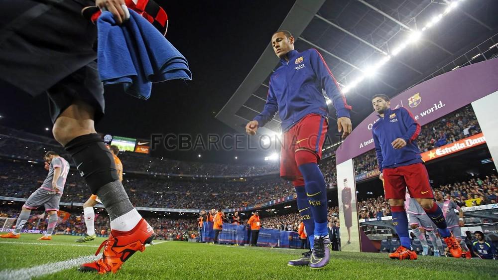 FCBarcelona_cat's tweet image. [GALERIA D'IMATGES] L'altra cara de l'exhibició de Neymar contra el Rayo ow.ly/TxQNG #FCBlive