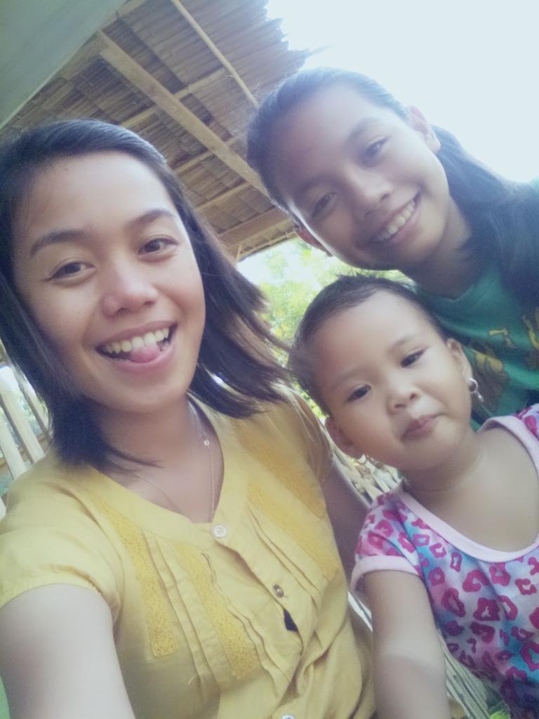 JerzMaglangit's tweet photo. Be happy...

Pabebe http://t.co/Eb2uQB6566