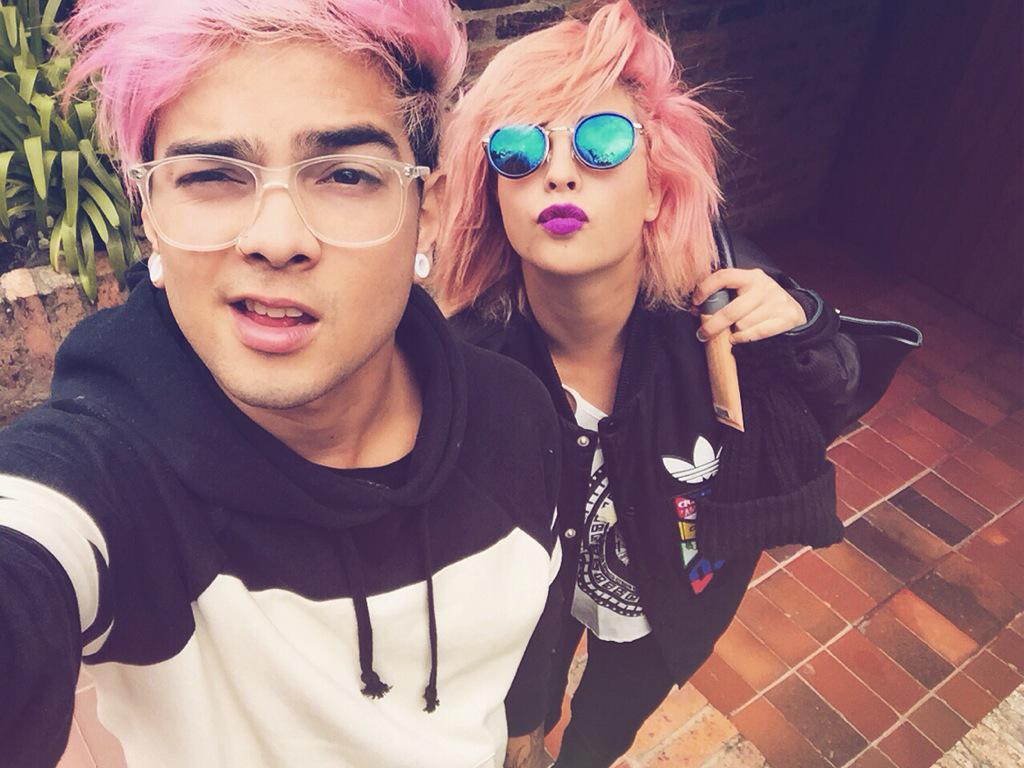 JuanamartinezH's tweet photo. #PinkFriends 🎀🎀🎀@juanjaramilloe https://t.co/kgz2vJQwua http://t.co/PVRAclH5JA