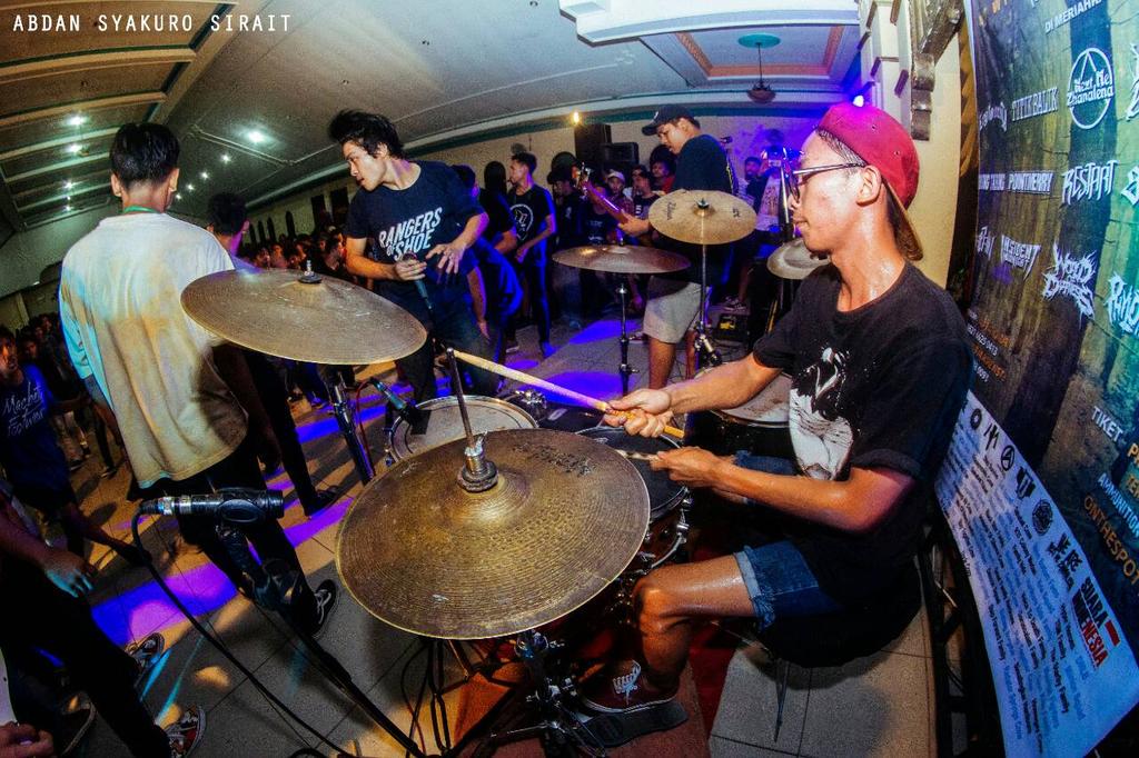 awesome giggs with my friends . thanks and see you next time