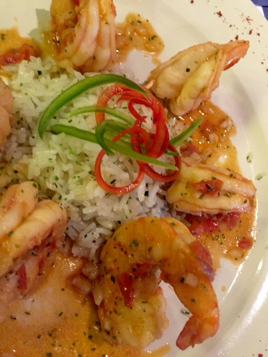 lupitareyesber's tweet photo. #Deliciosos #camarones #LaMarizcaleria #con  @marysolreyber @karlabrov #RomyMarcos #JenyRomero #PacoChava🍤🍹✨ http://t.co/jk4KapREP3