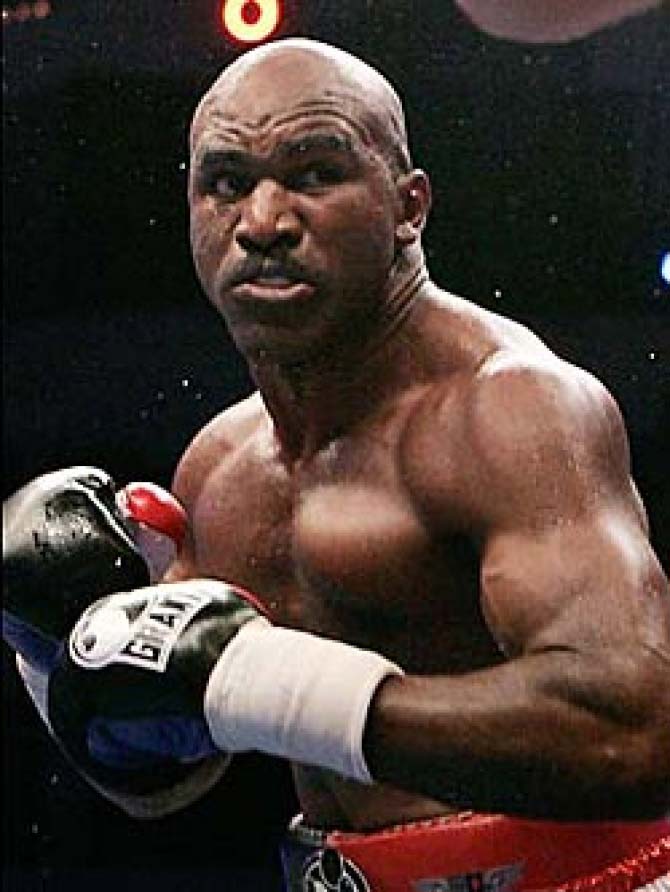 Happy Birthday Evander Holyfield, petinju Amerika Serikat. Masih inget dong sama petinju ini? | 