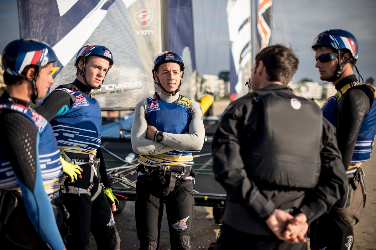 A cause du fort vent, le #FoilingGeneration est en standby pour le moment. Restez informés : redbull.fr/foilinggenerat…