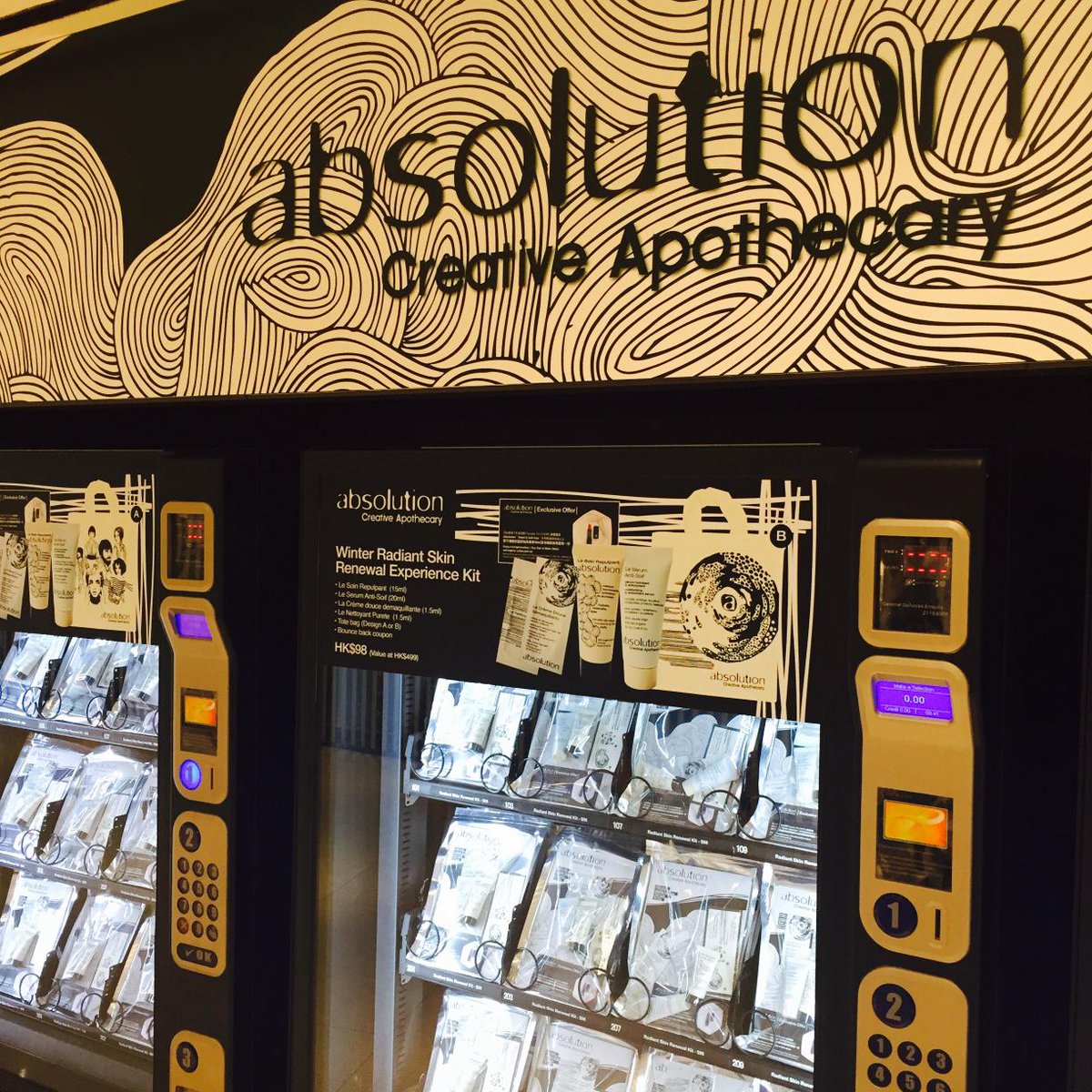 Lab_Concept's tweet image. Try Absolution&apos;s Winter Radiant Skin Renewal Experience Kit with bonus tote bag in the vending machines from today!