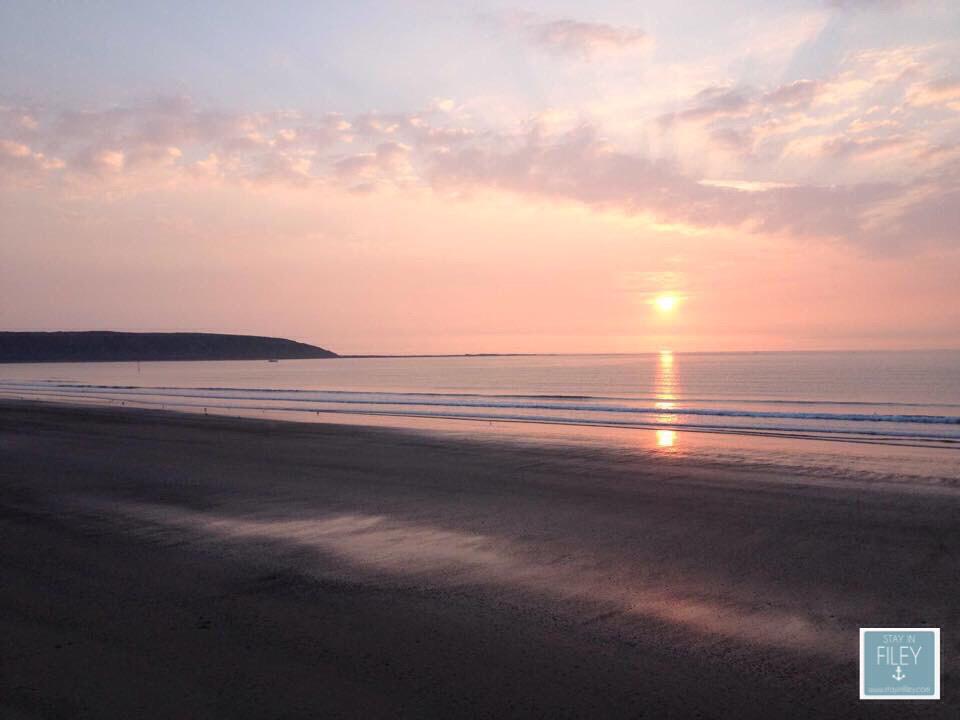 stayinfiley's tweet photo. Good Morning from #filey @CharlottesFiley @impsmusicbar @Cobblersarms @MermaidFiley @TheStarFiley @maynardssweets http://t.co/jxB68X4CiR