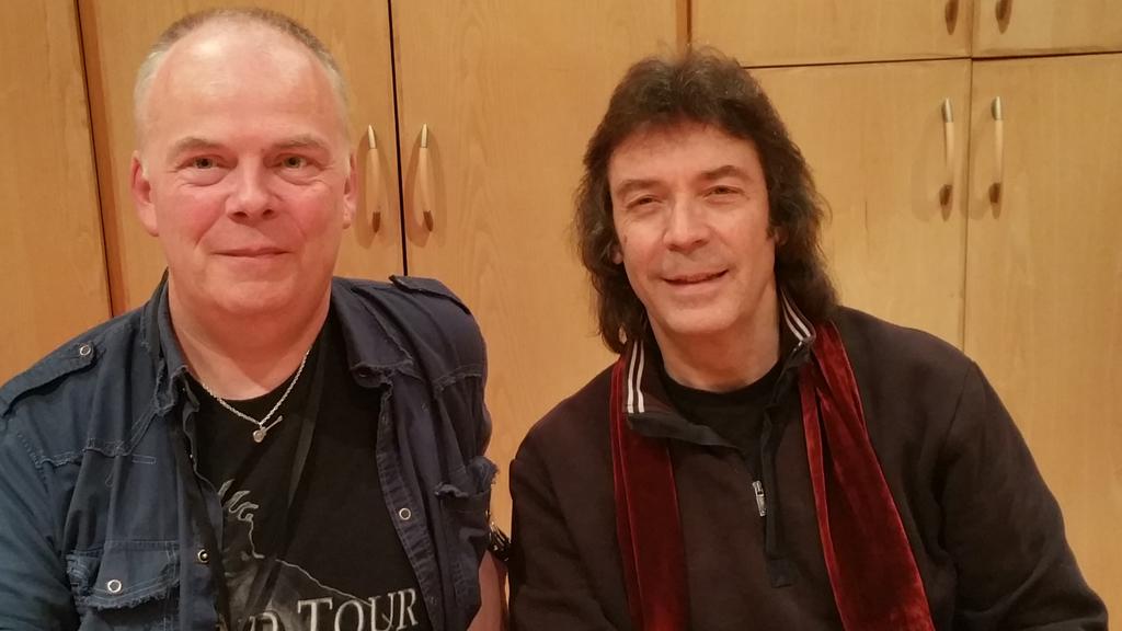 long_earth's tweet photo. Had the pleasure of meeting the amazing Steve Hackett last night! http://t.co/sT8DkOdlRJ