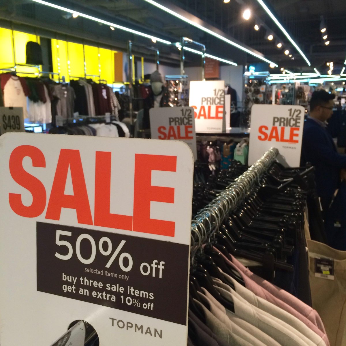 Lab_Concept's tweet image. It&apos;s that time of the year. Mid season sale is up to 50% off! Buy 3 sale items and get an extra 10% off! #TOPSHOP