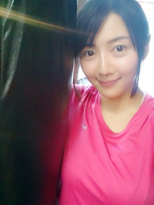 キック終わったぁ٩(๑❛.̮❛๑)۶いつも愛用してるサンドバック\(◦&acute;-`◦)/♡ http://t.co/bMfVx3tNFN