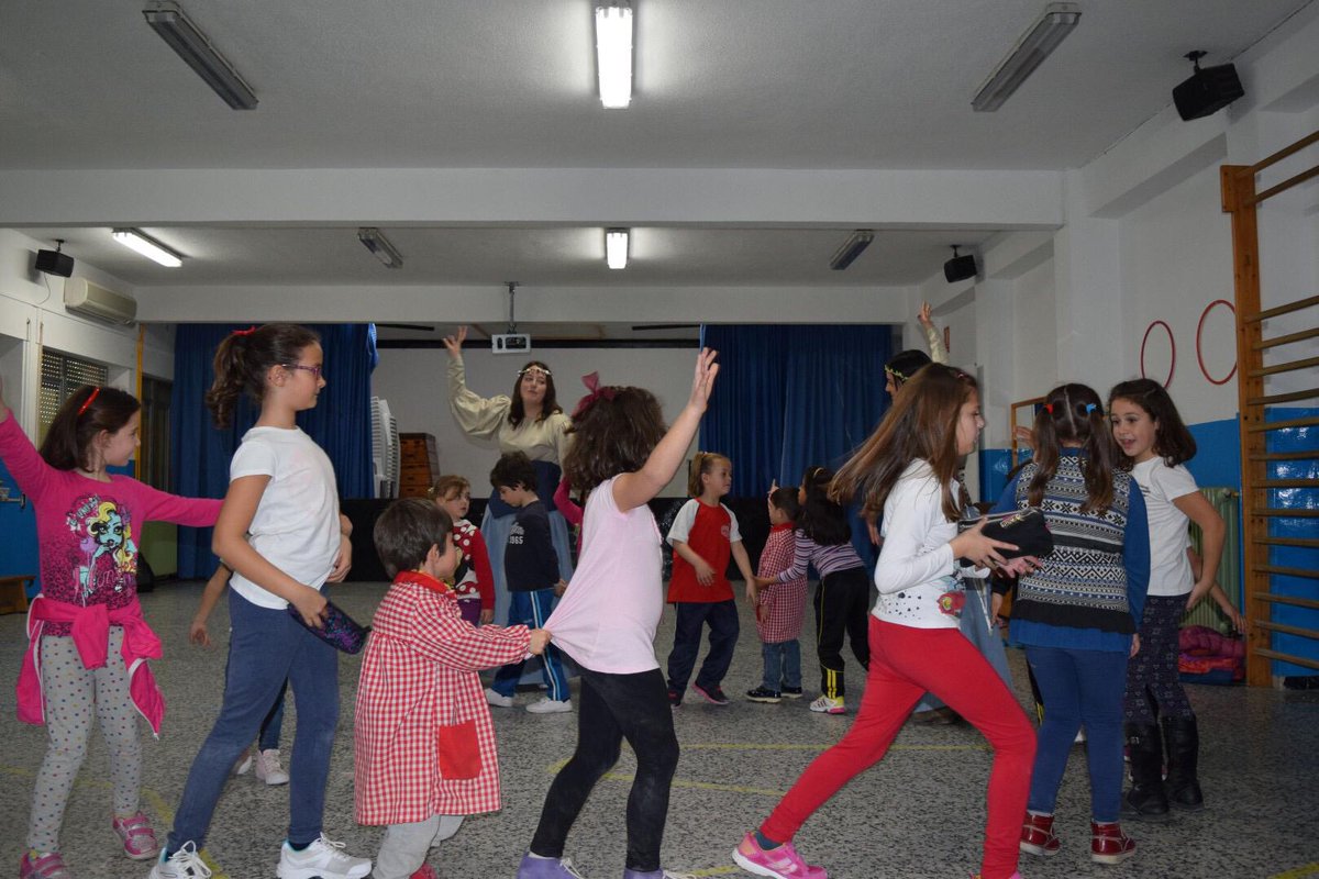 Iberanima's tweet photo. ¡Hoy ya podemos decir que más de 500 niños/as disfrutan de nuestras actividades extraescolares!

@marcavillena http://t.co/D4vkIcn7Jt