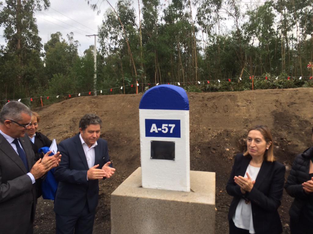 Ana Pastor pone la primera piedra de la A-57 y licitará el segundo tramo a Barro en 2016