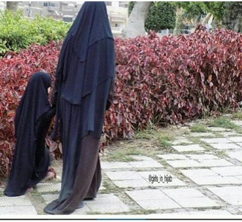 قيم تربوي
 أخلاقك سلوكيات تغرسها في نفوس أطفالك، فالطفل يستشعر كل سلوك أو قول أو عمل منك