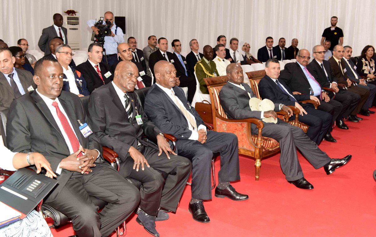 .@KagutaMuseveni with UG delegation listen to a presentation by Sonatrach Algier Oil Refinery managers