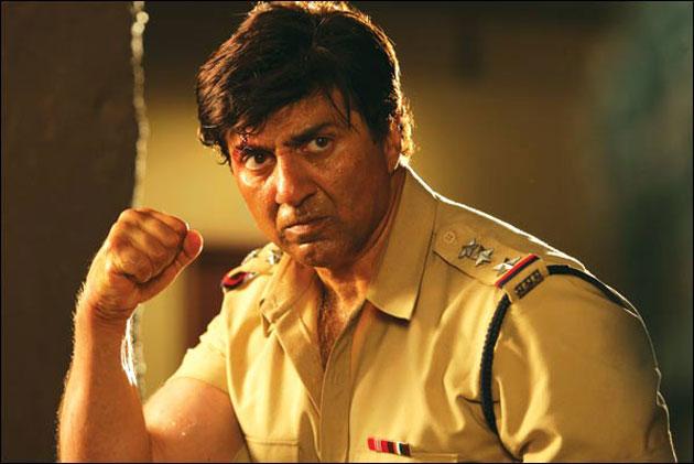  wishes Happy Birthday to .Which is ur fav Sunny Deol dialogue? Share here. 