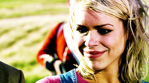 rtfavfemale's tweet photo. rose tyler / doctor who http://t.co/CfaHxApUqd