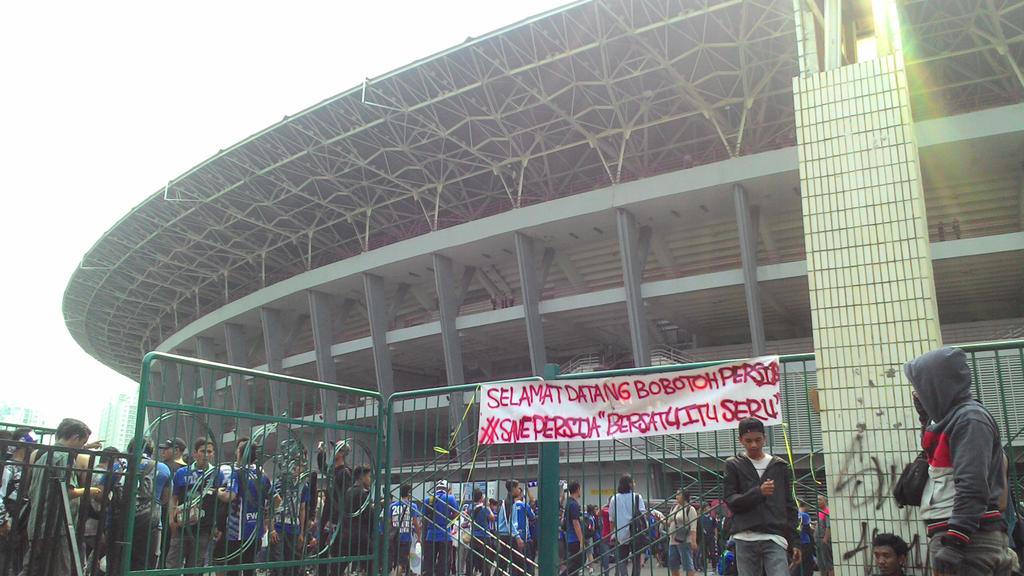 permanaOne's tweet photo. juara lagi, yes! tpi tulisan itu tampaknya typo.  lol http://t.co/BMXn2oK0Ma