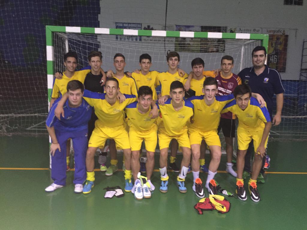 El Victoria Kent Juvenil asalta la cancha del eterno rival en su inicio liguero victoriakentfs.wordpress.com/2015/10/19/el-…