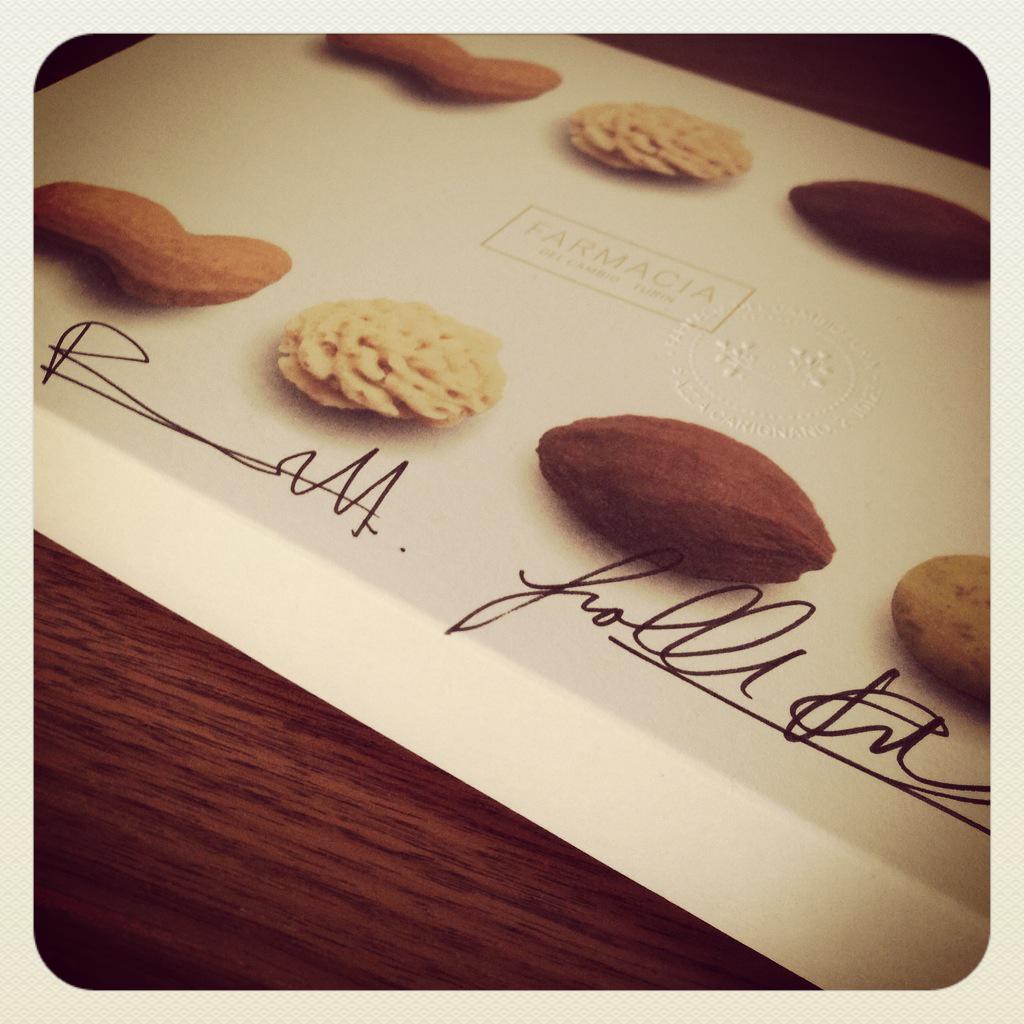 buresucher's tweet photo. La #farmaciadelcambio. I #semi al #cioccolato della nuova #collezione @DelCambioTorino  http://t.co/0iiz5cEsp3 http://t.co/n9cN2jWy7c