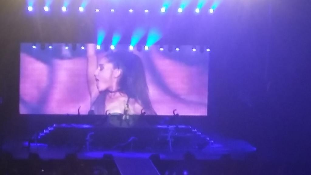 natalie_bieber7's tweet photo. The best night of my life😍 Your are My Everything😭❤@ArianaGrande #TheHoneymoonTourMexico http://t.co/DYuwXqtc83