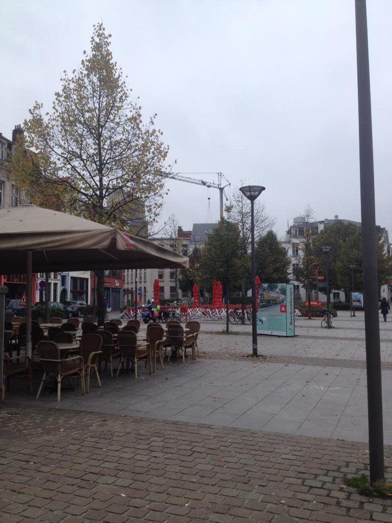 Charlotte_Aerde's tweet photo. Field research at the pretty Mechelseplein w @JWybou and @shaun2407 ! #LLMPC15 @tomvanhout @StephPHughes http://t.co/CRFCGnEgrs