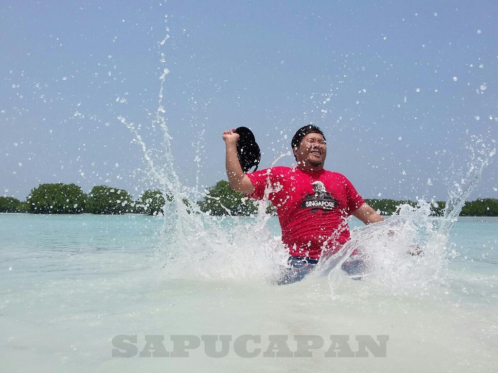 Having fun like a kid..#maenaer #pulaupari #kepulauanseribu #pantaiperawan