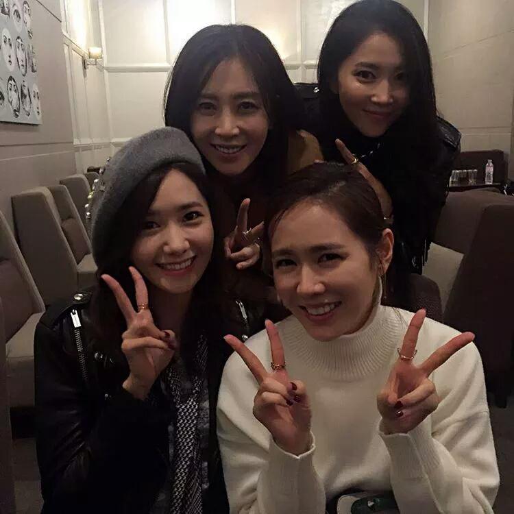 [PIC][19-10-2015]YoonA tham dự buổi công chiếu bộ phim "The Phone" vào tối nay CRrh0ojUcAE93tc
