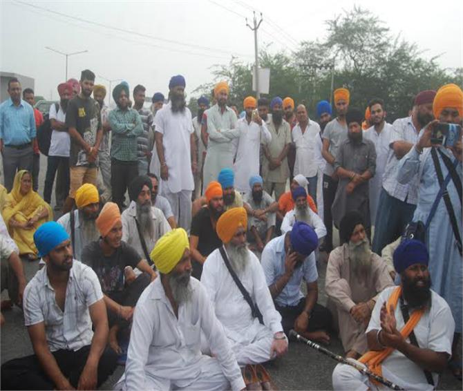 KesariPunjab's tweet image. जब प्रदर्शनकारियों ने बारात रोककर दूल्हे को भी धरने पर बिठाया
punjab.punjabkesari.in/kapurthala/new…
#Kapurthala #SikhProtest