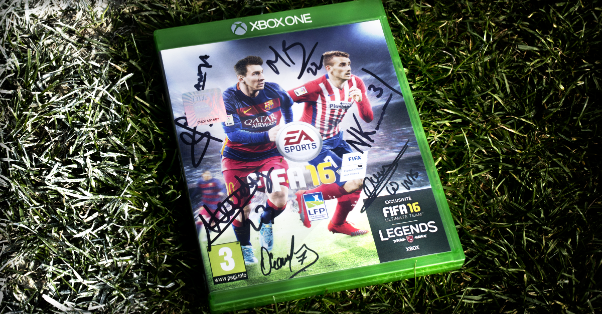 OM_Officiel's tweet image. Nous avons donné 1 jeu @EA_FIFA_France à signer, nous vous l'offrons. 
RT et tentez de gagner ce #FIFA16 (XBOX ONE)