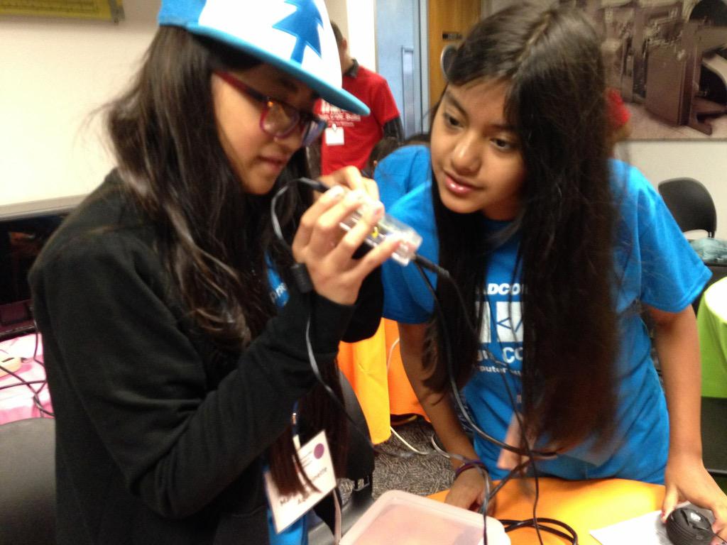 ALearn4KIDS's tweet image. Girls Exploring Math students @BroadcomSTEM&apos;s #Design_Code_Build @ComputerHistory. Thanks for a great opportunity!