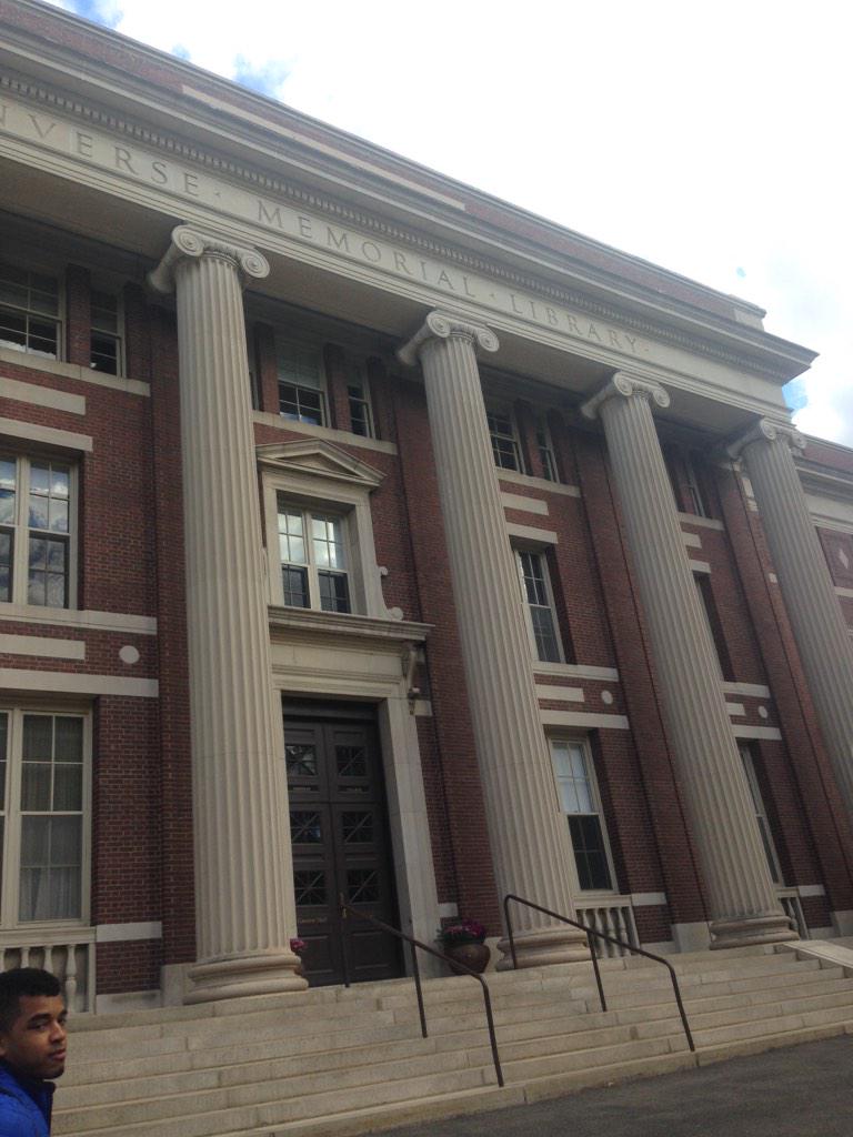 LaurenShef_'s tweet photo. Had such amazing time visiting Amherst College😍 #divoh https://t.co/qsFLYUaNl8