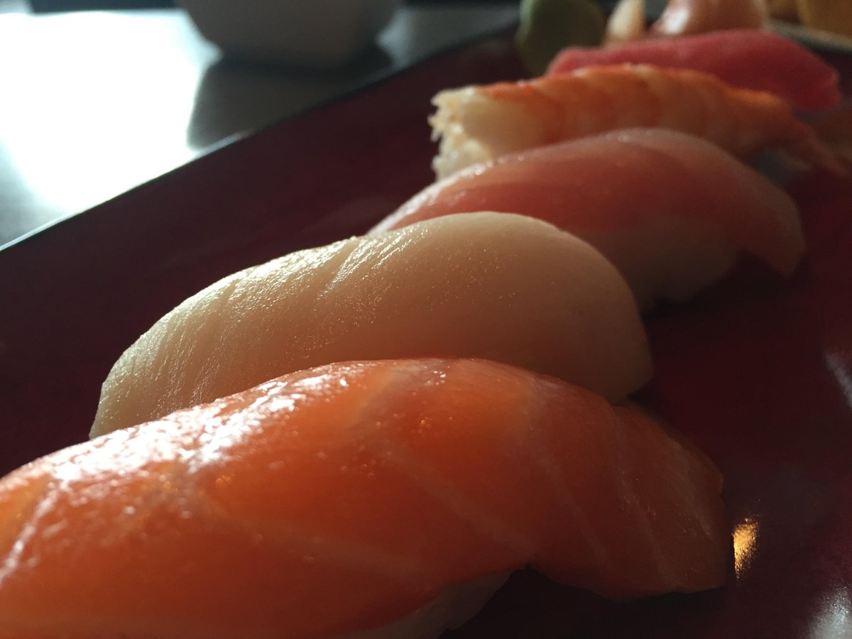 macsolving's tweet image. Good happy hour selection of nigiri bit.ly/1jxrE5O
