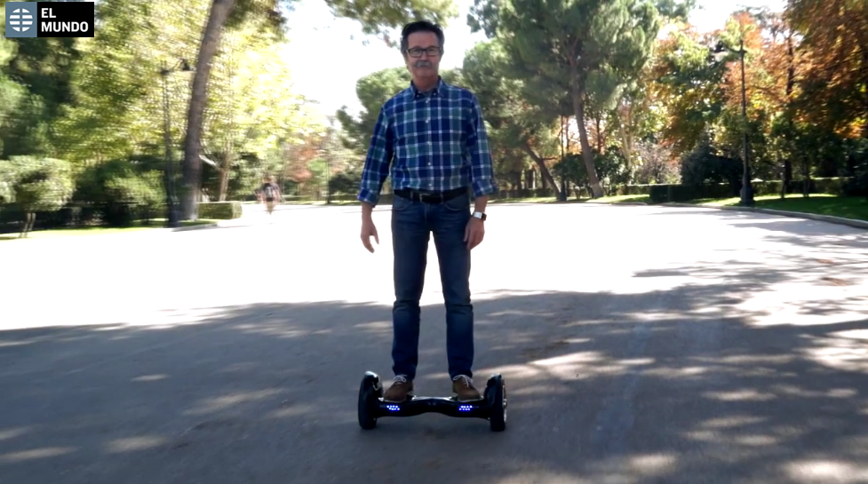 elmundoes's tweet photo. Este miércoles recibiríamos a Marty McFly.¿Qué monopatín futurista se encontraría?
https://t.co/GyshlB6QaV https://t.co/pyUN8JZWTN