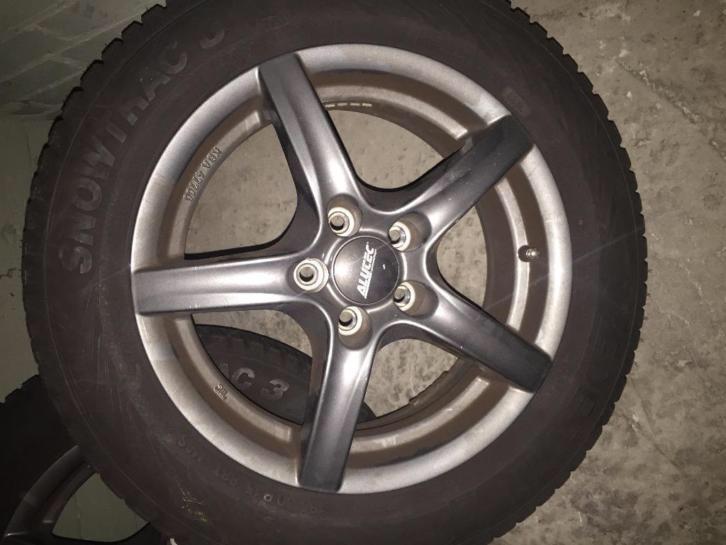 RWGLT's tweet image. Winterbanden set LM  Vredestein Snowtrac 3 185/60R15  V.A.G link.marktplaats.nl/m973182958