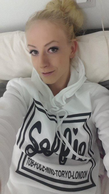 Nicht mrhr lange dann ist der Montag auch geschafft :) http://t.co/DKtt7tSumD<a href="/tag/smile"class="tags"><span>#smile</span></a><a href="/tag/instalike"class="tags"><span>#instalike</span></a><a href="/tag/beauty"class="tags"><span>#beauty</span></a><a href="/tag/blonde"class="tags"><span>#blonde</span></a><a href="/tag/instabeauty"class="tags"><span>#instabeauty</span></a>