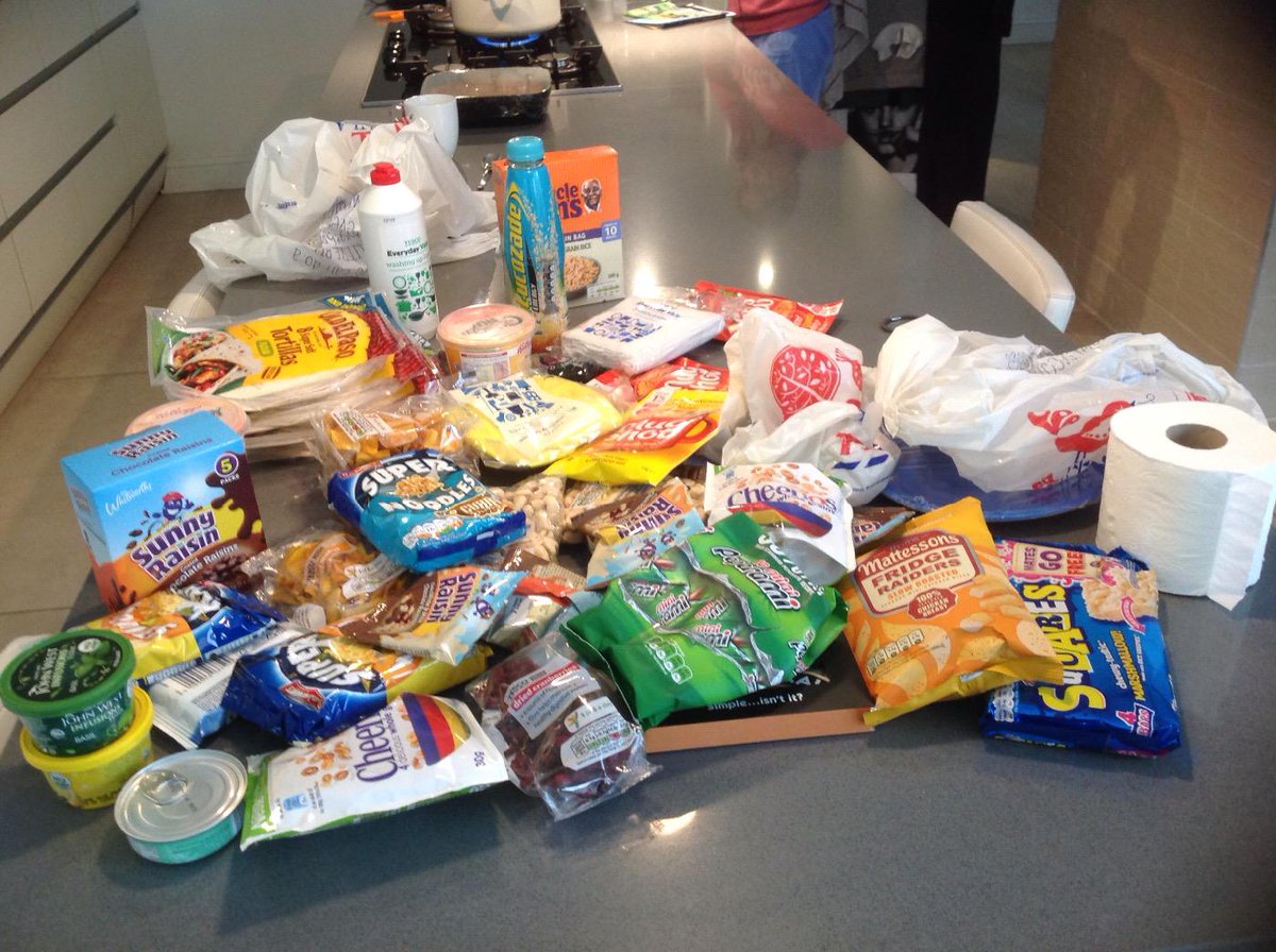 amarikorpal's tweet image. literally tho did my mum not learn from the practice that carrying too much food was my downfall?? #DofEproblems