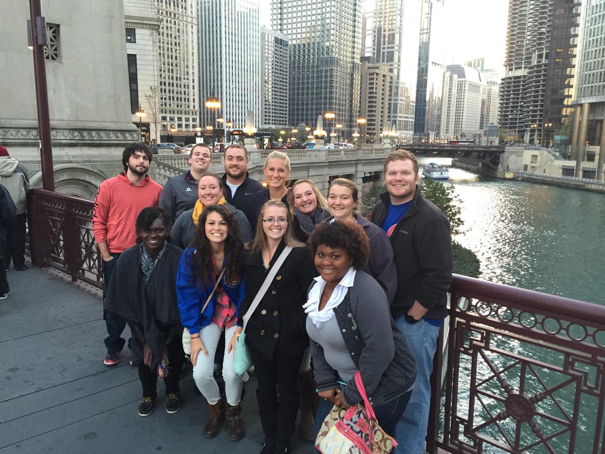 ManchesterUniv's tweet image. A group of Manchester students and @MUCareerLady are visiting employers and networking with alumni in Chicago today!