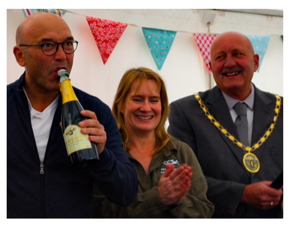 Rach Salway 🌻 (@rachmsalway) on Twitter photo <a href="/PaulKay16/">Paul Kay #FBPE #WATON</a> looking longingly at the <a href="/McCrindlesCider/">McCrindle's Cider</a> wondering if <a href="/GreggAWallace/">Gregg Wallace</a> is going to share - no chance! <a href="/PaulKay16/">Paul Kay #FBPE #WATON</a> looking longingly at the <a href="/McCrindlesCider/">McCrindle's Cider</a> wondering if <a href="/GreggAWallace/">Gregg Wallace</a> is going to share - no chance!